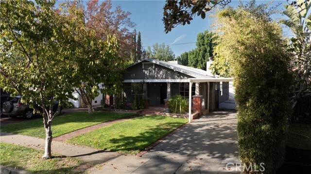 Photo - 11049 Blix St