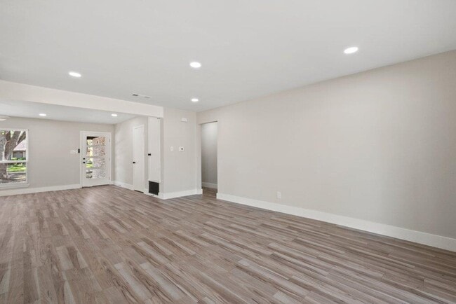 Photo - 1313 Redbud Trail