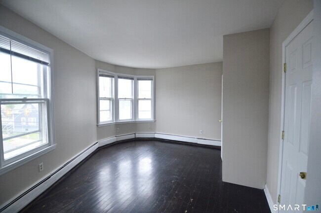 2343 Barnum Ave Unit B