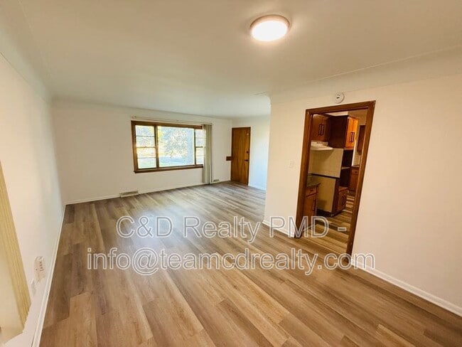 Photo - 426 E 200th St