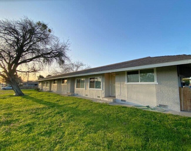 823 E Bellevue Rd