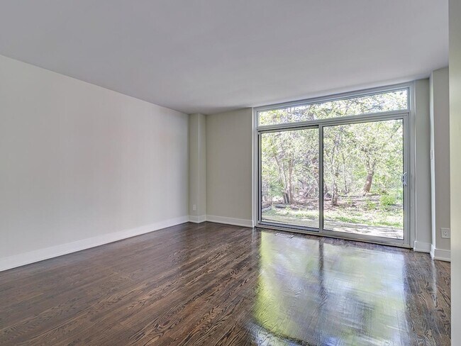 Photo - 95 Decarie Cir