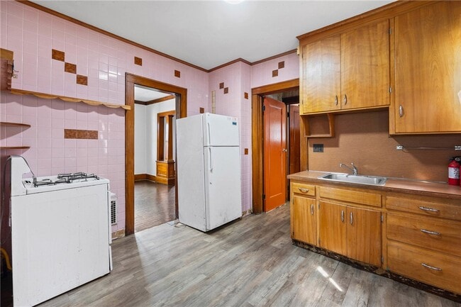 Photo - 97 Rohr St