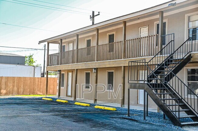 1141 W Acacia Ave Unit 8