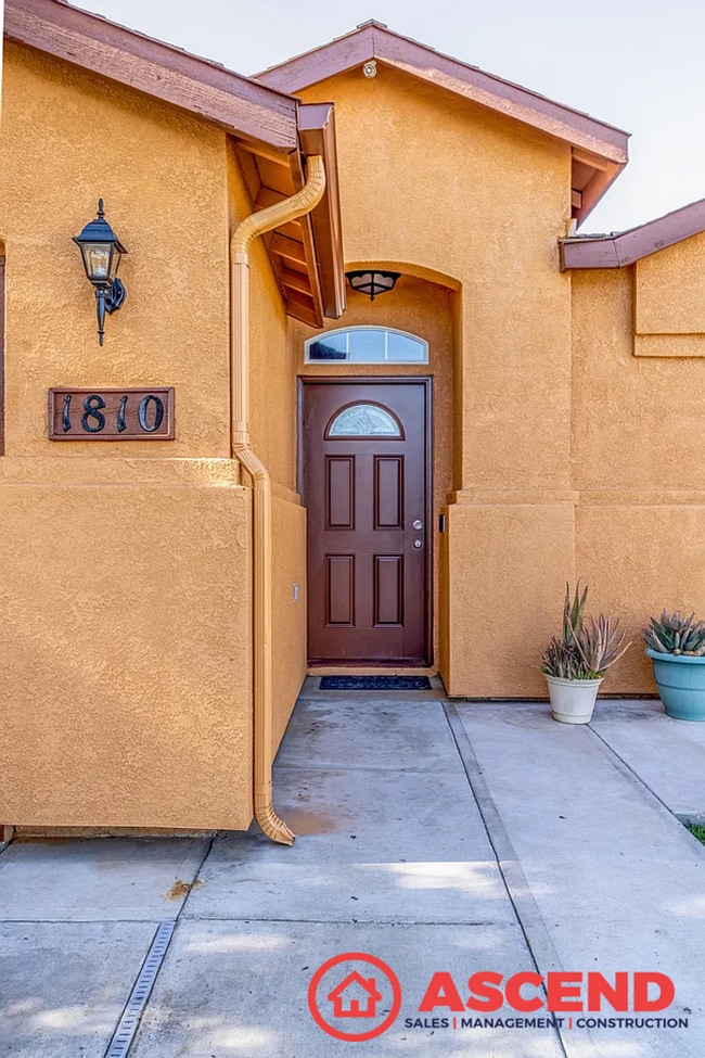 Photo - 1810 Martinho Ave