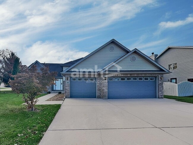 Building Photo - 2006 Oak Forest Dr