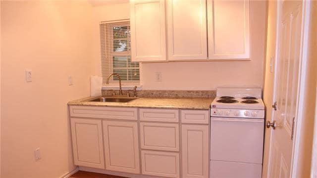 Photo - 502 Toliver St