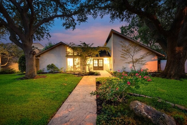 Welcome to 9034 Gunnison, with it's Mid-Century Modern Appeal - 9034 Gunnison Dr