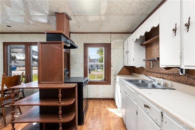 Photo - 1600 Oblate Ave