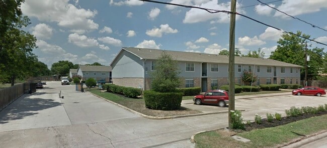 Building Photo - 5360 E 5th St Rental