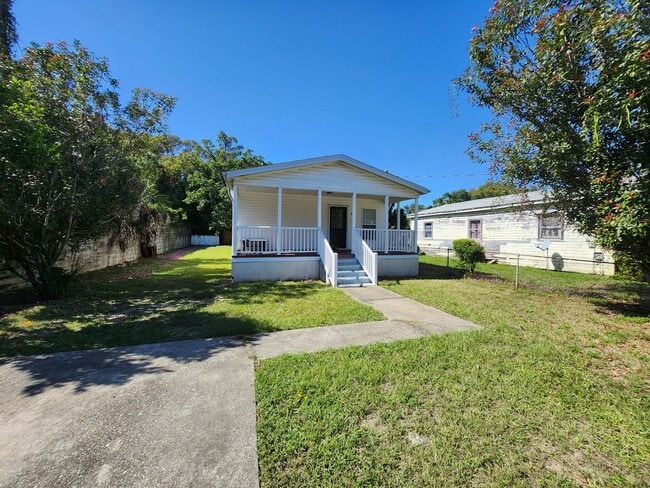 Building Photo - 811 N D St