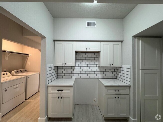 Building Photo - 9803 Club Creek Dr Unit 134 Rental