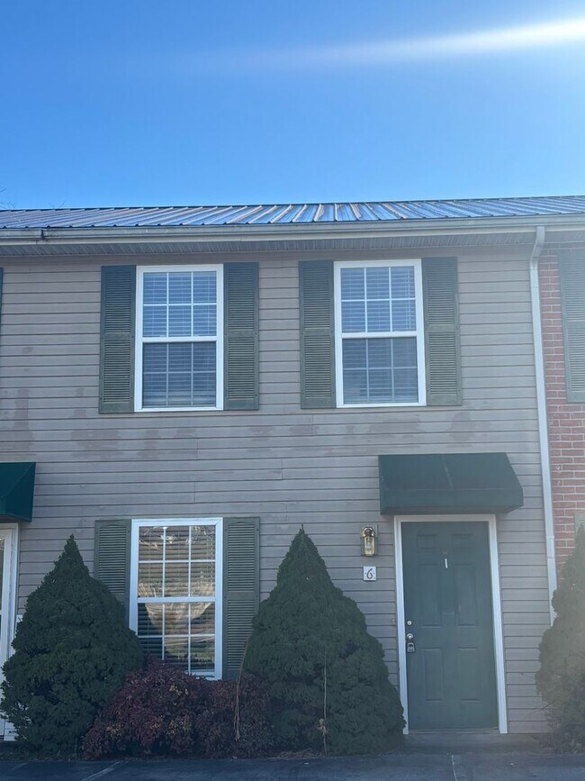 Photo - 2 Bed/1.5 Bath townhouse in Gray $1350 near shopping, restaurants, 1-26 and TRI-Cities Airport