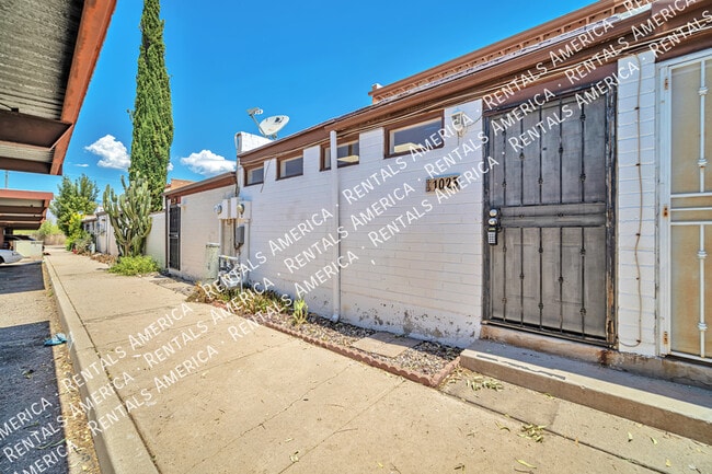 Photo - 1023 N Bedford Dr