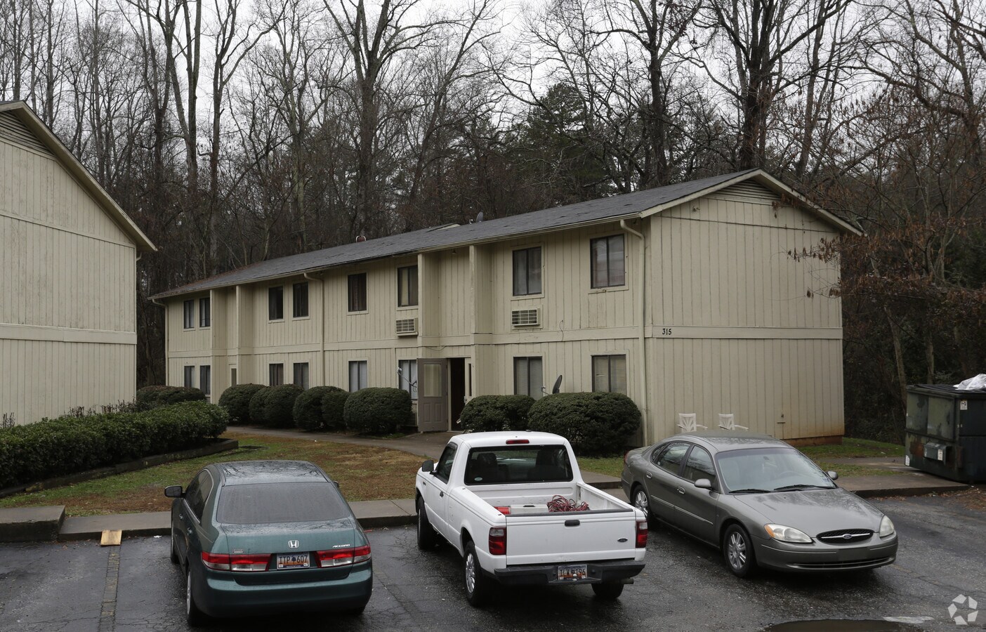 Creekside Apartments - Creekside Apartments