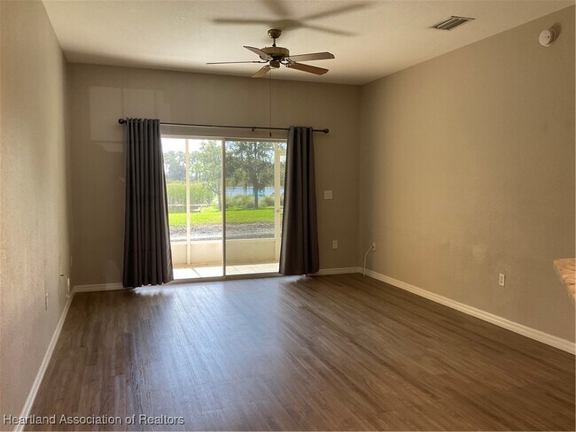 Photo - 240 Trafalgar Way