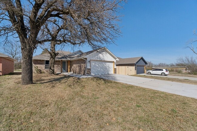 Photo - Beautiful 3 Bedroom, 2 Bath Home Close to Choctaw