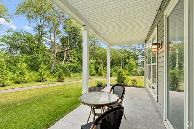 2BR, 2BA - 1,327SF - Patio