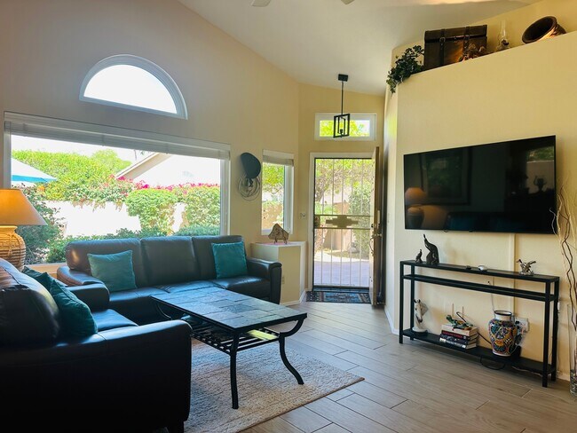Great Room with view of larg Flagstone Patio - 9257 E Sutton Dr