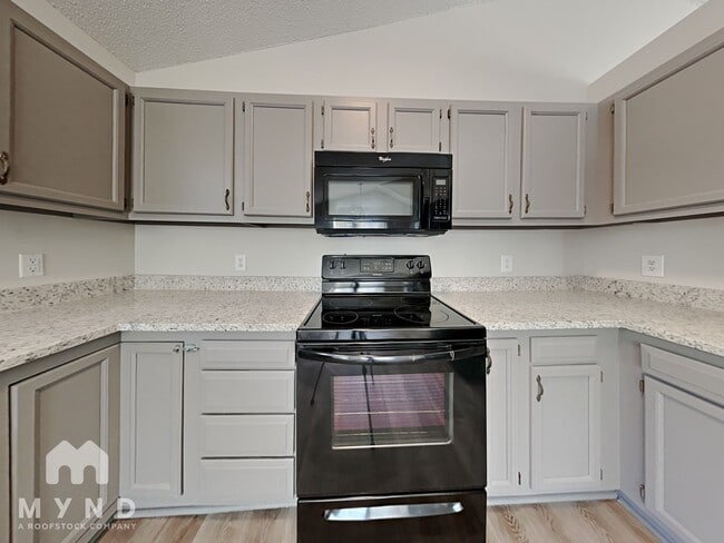 Photo - 832 St Andrews Pl