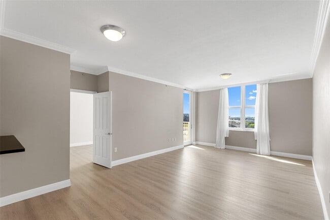 Building Photo - 511 SE 5 Ave Unit 910