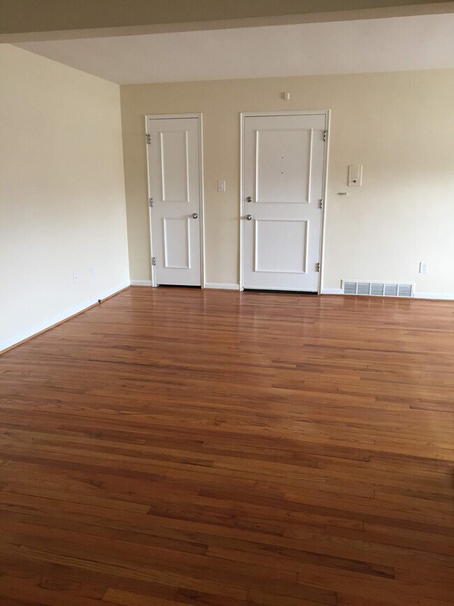 Great room - 25863 Woodward Ave Unidad 25901
