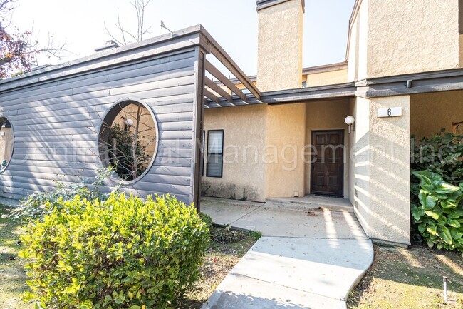 Building Photo - 3 Bedroom/2.5 Bath Townhome - $1995 per mo...