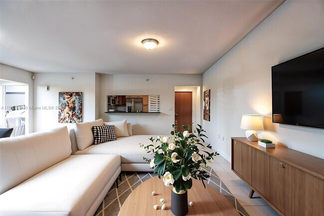 Photo - 31 SE 5th St Unidad 2111