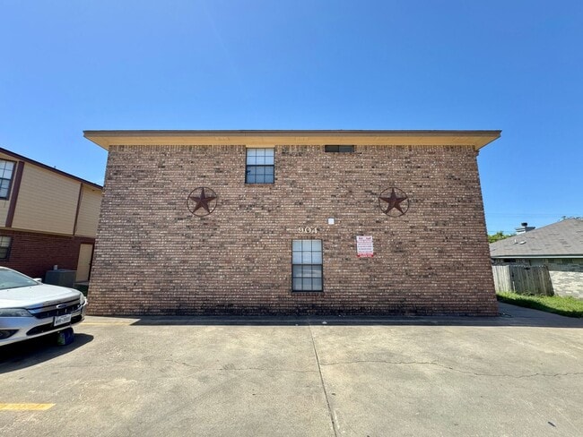 Building Photo - 904 Clairidge Ave Rental