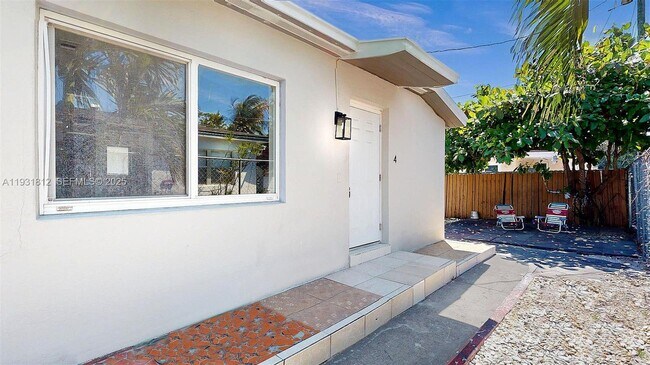 Photo - 74 W 15th St Unidad 4