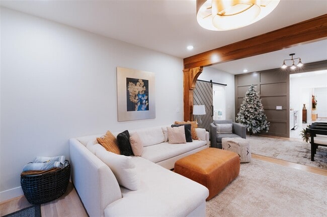 Photo - 1011 Nutwood St