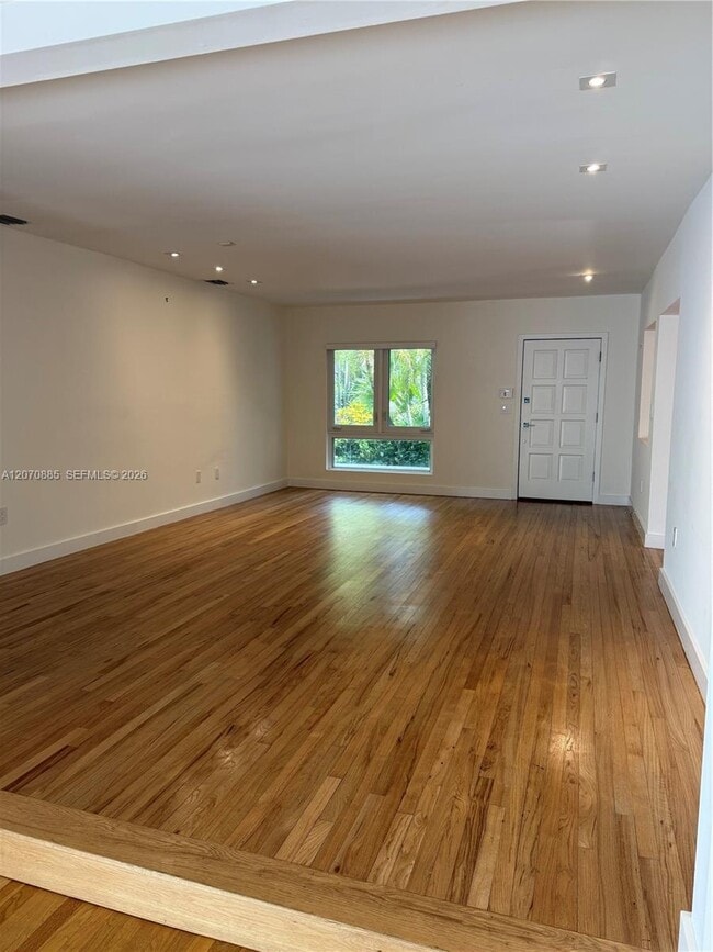 Photo - 3865 Poinciana Ave