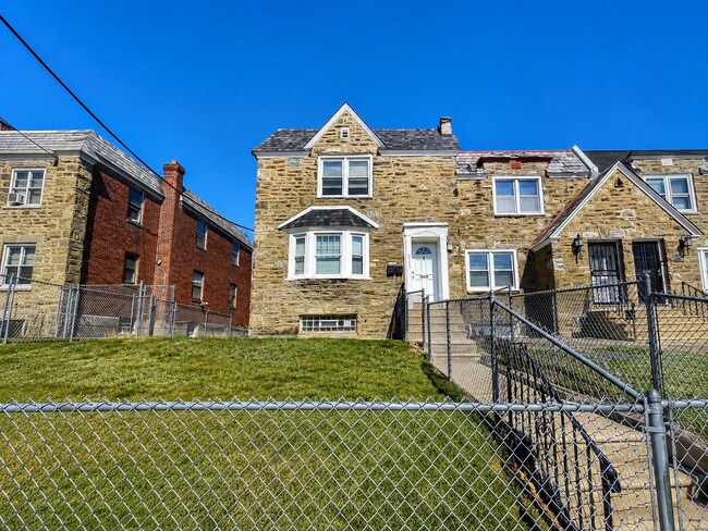 Building Photo - 8239 Williams Ave Unit 2