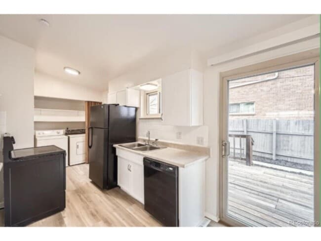 Photo - 4585 E Yale Ave