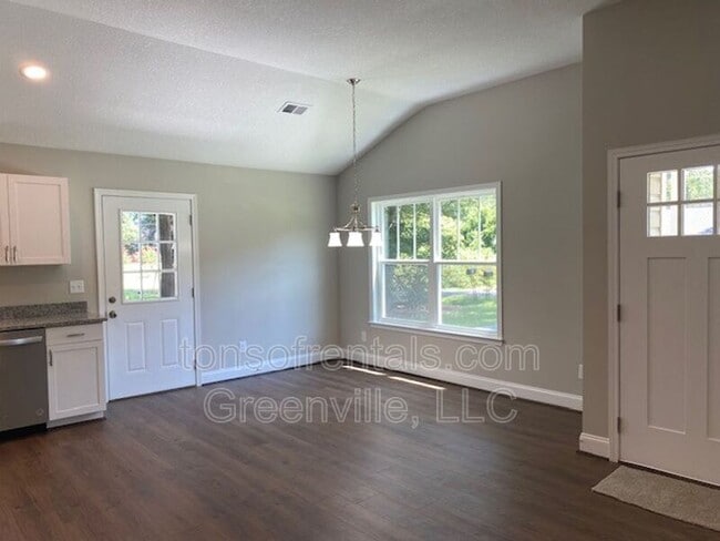 Photo - 182 Sherwood Dr