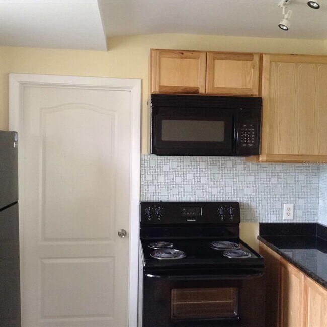 800 Lucaya Dr