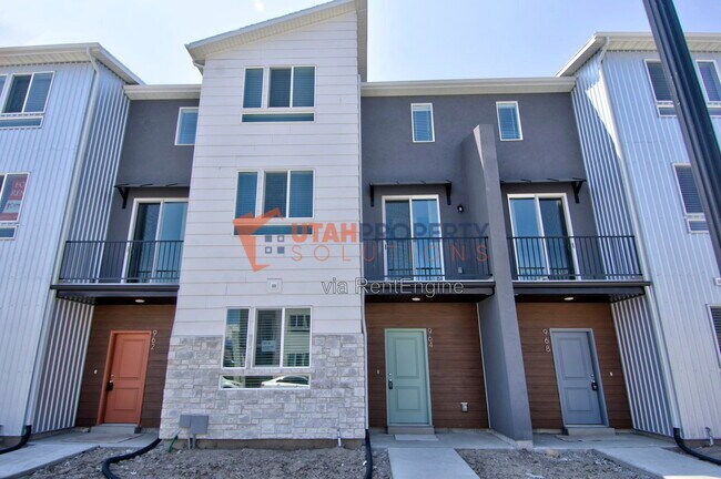 Photo - 964 W 500 S