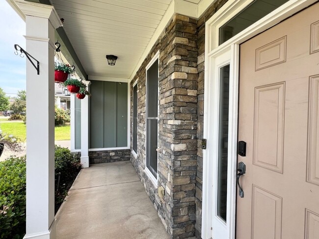 Photo - 327 Clearwater Ln