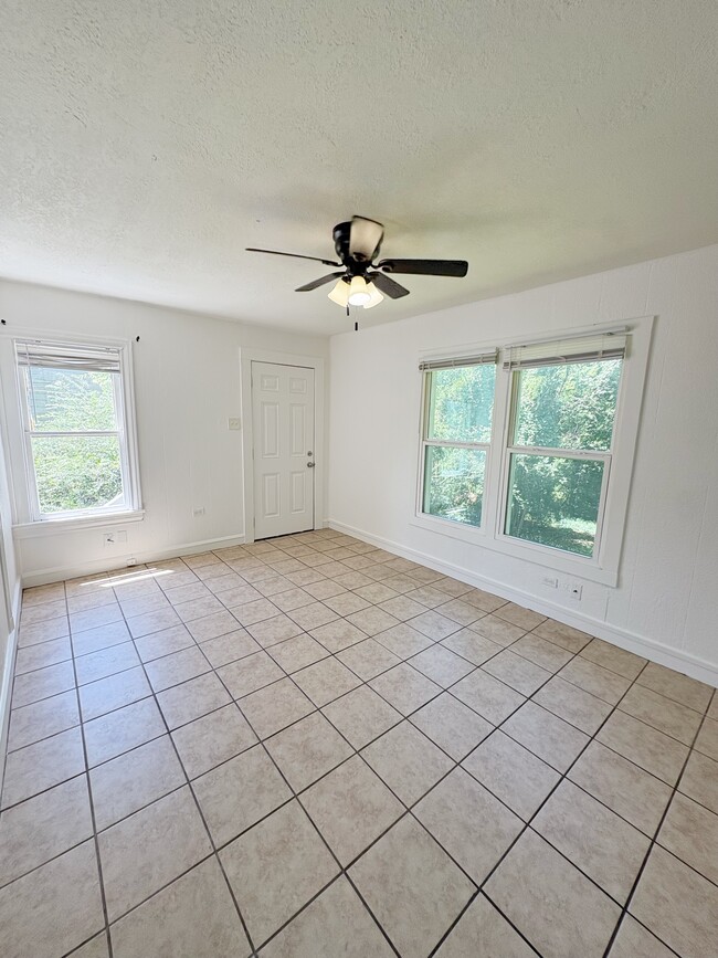 Photo - 628 N 36th St Unit 628 N 36th B