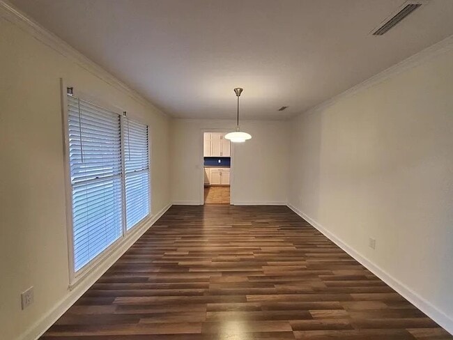 Photo - 504 Robin Ln