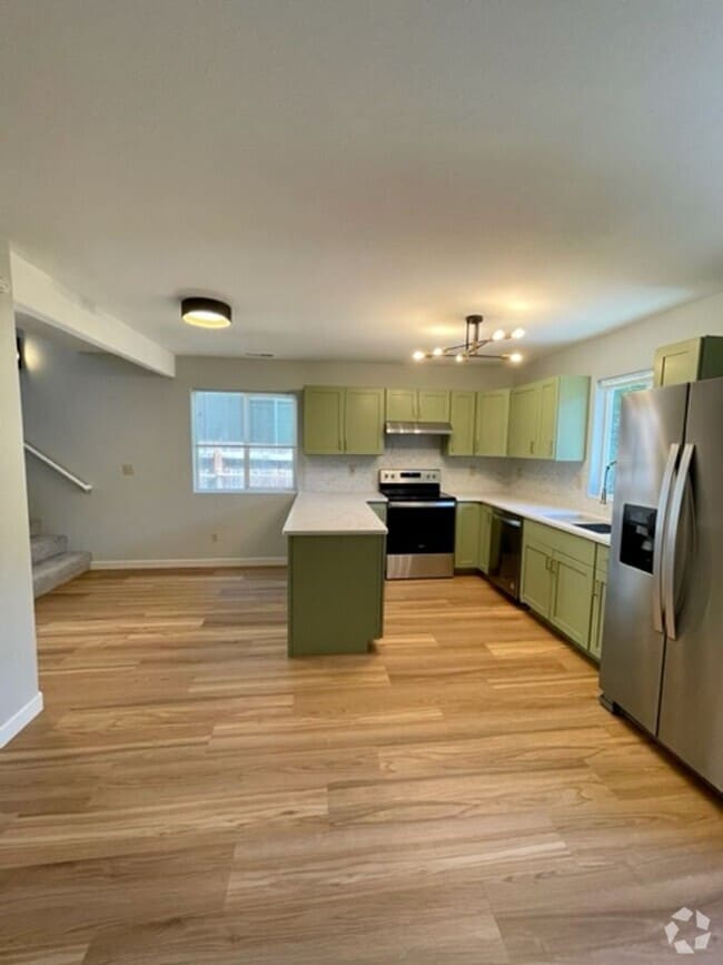 Building Photo - 845 NW Ogden Ave Unit A Rental