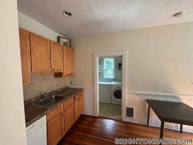 Photo - 17 Hunnewell Ave Unidad 2