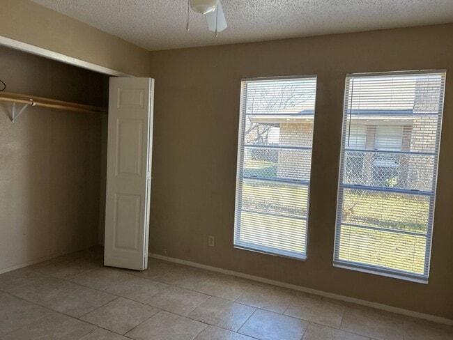 Photo - 2405 Shoemaker Dr