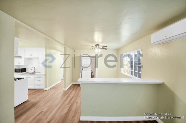 Photo - 9226 Palm St