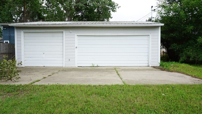 Photo - Charming Fully Remodeled Home with 4 Garage Stalls & Park Access in Central Minot