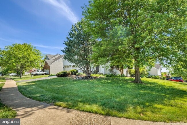 Photo - 611 Curtin Pl SE