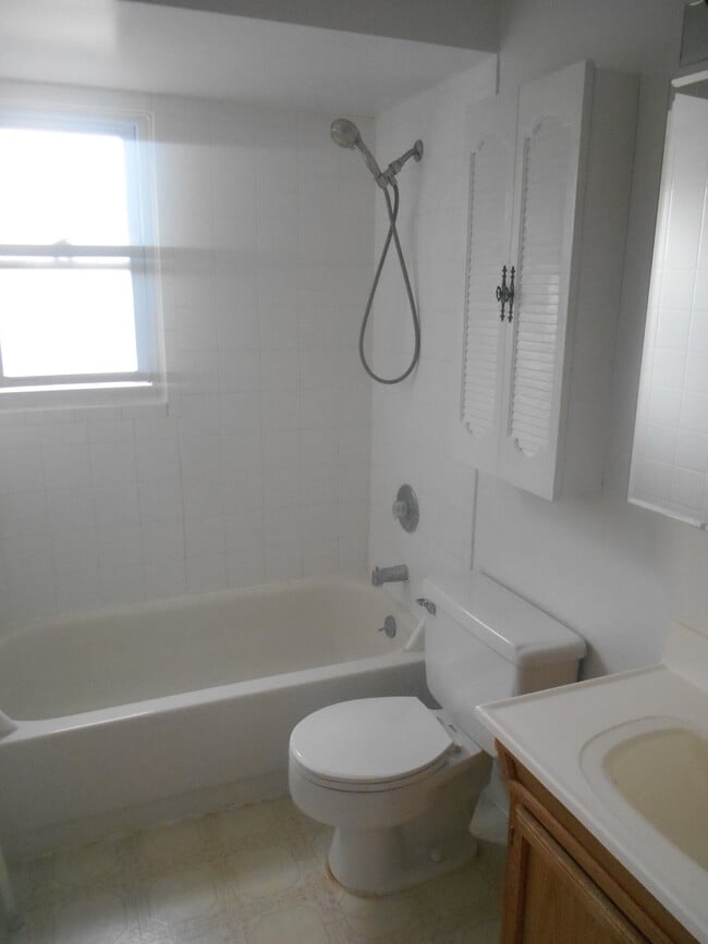 Building Photo - 11 Old Allamuchy Rd Rental
