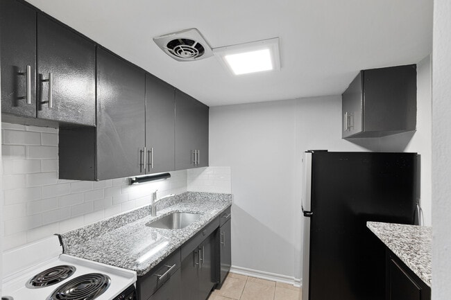 Photo - 6012 N Kenmore Ave