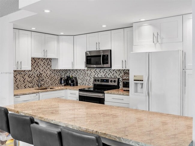 Building Photo - 20401 NE 30th Ave Unit 310-8 Rental