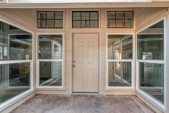 Photo - 15638 Schumann Ln